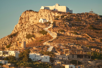 Λίγο κρασί, λίγο θάλασσα και την ησυχία μου - Το ιδανικό νησί των Κυκλάδων για διακοπές με χαλαρούς ρυθμούς
