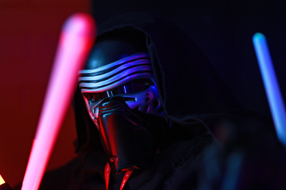 Star Wars: Σε δημοπρασία το φωτόσπαθο του Darth Vader