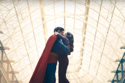 Στην Ινδία αφαίρεσαν το φιλί από την ταινία Superman, αλλά η βία και η σεξουαλική κακοποίηση στις ινδικές ταινίες επιτρέπονται κανονικά