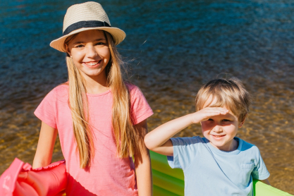 Διακοπές με τα παιδιά στη θάλασσα ή στο βουνό; Τα sos tips για να αποφύγεις κάθε κίνδυνο