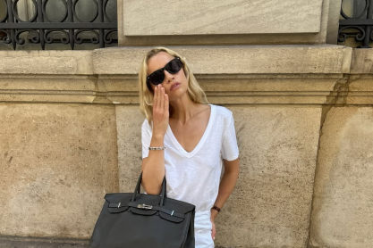 Η μικρή λεπτομέρεια στα outfits των κομψών γυναικών που δίνει ένα άνετο twist σε κάθε look 