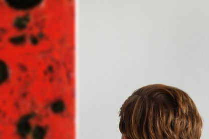 Orizzonti/Rosso: Όταν η τέχνη και η μόδα συναντούν το σαγηνευτικό κόκκινο του Valentino