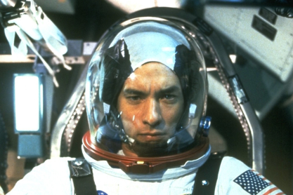 Ο Τομ Χανκς αποχαιρετά τον κυβερνήτη του Apollo 13, Τζιμ Λόβελ 