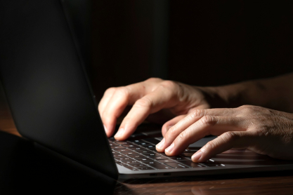 Revenge porn: Στη Λαμία, 51χρονος έπεσε θύμα της πρώην συζύγου και της πεθεράς του