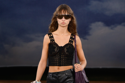 Ο οίκος Burberry «έκλεισε» την Εβδομάδα Μόδας του Λονδίνου με μια συλλογή - ωδή στη μόδα και τη μουσική