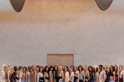 Emporio Armani: Η πρώτη επίδειξη μετά τον θάνατο του ιδρυτή της ήταν ένα συγκινητικό «αντίο» στο βασιλιά Τζόρτζιο