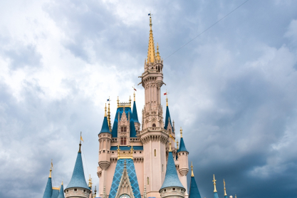 Το παραμυθένιο κάστρο της Σταχτοπούτας στο Disney World αλλάζει χρώμα - Η απόφαση για τη μεγάλη αλλαγή