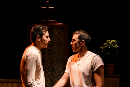 Η επιτυχημένη παράσταση «Ήλιος με δόντια» για 2η χρονιά στο θέατρο Μπέλλος