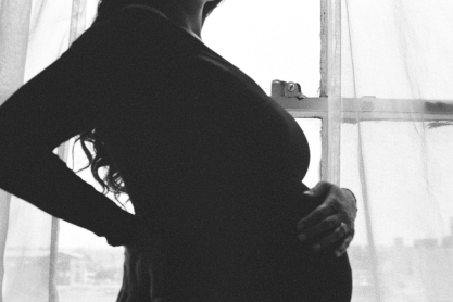 Τι είναι η παροδική οστεοπόρωση κύησης, που εμφάνισε η Νεσχάν Μουλαζίμ; Ειδικός απαντά στις ερωτήσεις μας