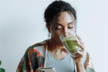 Πίνεις τακτικά matcha τσάι; Να πώς επηρεάζονται τα επίπεδα σιδήρου σου