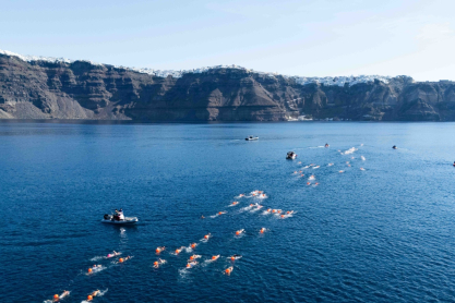 Santorini Experience 2025: Ολοκληρώθηκε με πάνω από 3.500 συμμετοχές από 40 χώρες και 4 ηπείρους