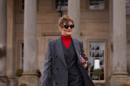 Wideleg παντελόνι άνω των 50: Πώς να το φορέσεις για να αναβαθμίσεις το στιλ σου