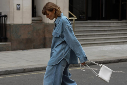 Denim jacket: Πώς θα φορέσεις το passe – partout της μεταβατικής εποχής για τα φθινοπωρινά σου outfits