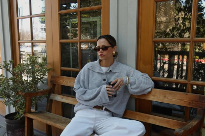 Η πλεκτή μπλούζα από τα Zara που θα φέρει νοσταλγική διάθεση σε κάθε outfit – Στιλάτη και άνετη, θα ταιριάξει με τα πάντα