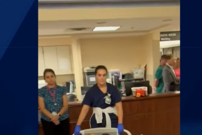 Η 18χρονη τσιρλίντερ που έγινε δότρια ζωής μετά από πυροβολισμό: Σιωπηλοί στους διαδρόμους την «αποχαιρέτησαν»