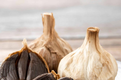 Μαύρο σκόρδο: Τι είναι και πώς να το χρησιμοποιήσεις στην κουζίνα