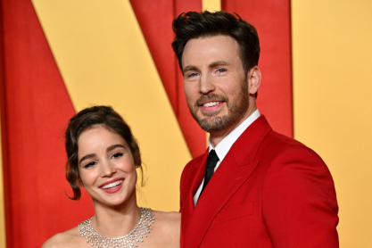 Ο Κρις Έβανς και η Άλμπα Μπαπτίστα έγιναν γονείς για πρώτη φορά