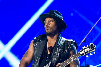  D’Angelo: Πέθανε στα 51 χρόνια του ο “βασιλιάς” της soul - Η πορεία του τον μισό αιώνα της ζωής του