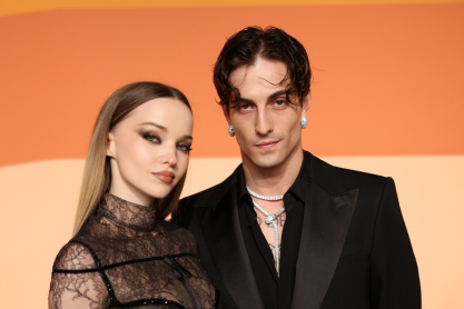 Νταμιάνο Ντάβιντ: Αρραβωνιάστηκε με την Ντοβ Κάμερον μετά από δύο χρόνια σχέσης