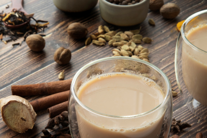 Chai Latte: Η συνταγή για το πιο αρωματικό τσάι που έχεις ποτέ δοκιμάσει