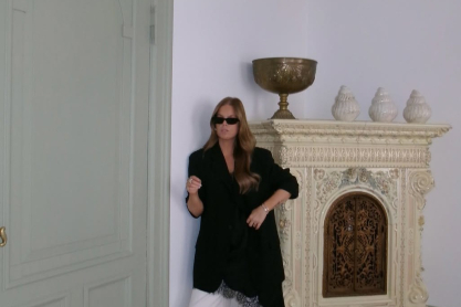 To basic πανωφόρι στο οποίο ορκίζονται οι ενημερωμένες γυναίκες της μόδας – Δεν είναι η καμπαρντίνα, ούτε το jacket