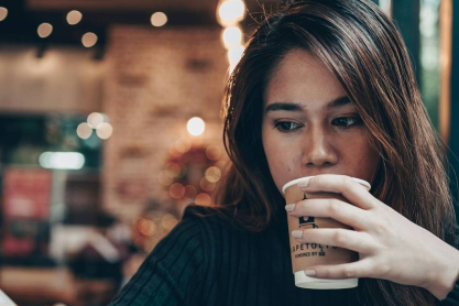 Οι 6 πιο υγιεινοί τρόποι για να πίνεις τον καφέ σου