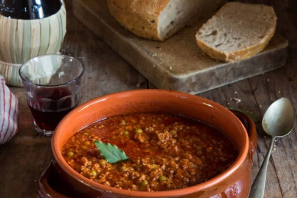 Η αυθεντική συνταγή για το παραδοσιακό ραγού από το 1982