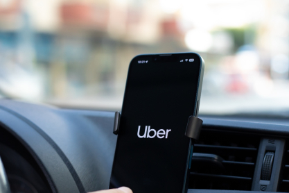 Η Uber φέρνει στην Ελλάδα ταξί για κατοικίδια