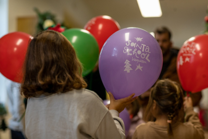  Το Vamvakou Santa School ζωντανεύει & τα Χριστούγεννα «ανάβουν» με τον Πάνο Μουζουράκη!