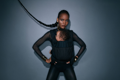 Όταν η λειτουργικότητα συναντά το στιλ: Το COŸA Carrier Bouclé, ο νέος μάρσιπος της CYBEX, χαρίζει ευελιξία -και μια πινελιά κομψότητας- σε κάθε περιπέτεια