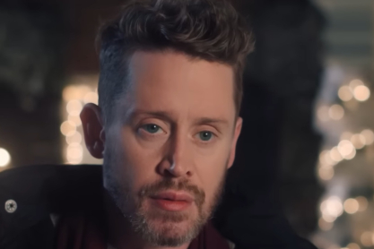 Ο Μακόλεϊ Κάλκιν επέστρεψε στον ρόλο του Κέβιν ΜακΚάλιστερ. Νοσταλγία και χριστουγεννιάτικα vibes