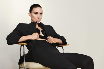 Η Σάρα Μπάρτον παρουσιάζει την ανδρική καμπάνια της για τον οίκο Givenchy με πρωταγωνιστές τους Πολ Σάιμον και Ρούνι Μάρα