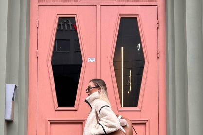 Sneakers ή μπαλαρίνες; Το υβρίδιο που υπόσχεται άνεση χωρίς να θυσιάζει το στιλ και 5 επιλογές για να δοκιμάσεις το στιλ