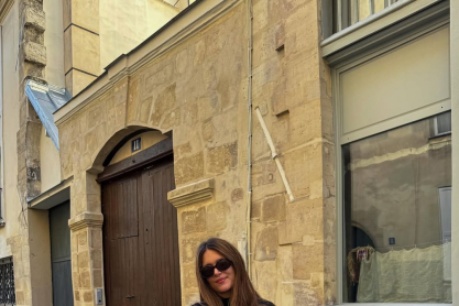 Το elegant item στο οποίο ορκίζονται οι κομψές Γαλλίδες και μπορείς να φορέσεις με αμέτρητους τρόπους