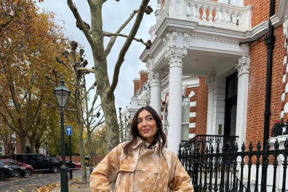 Το viral πανωφόρι του οίκου Chanel είναι ο ορισμός του quiet luxury... μέχρι να βραχεί