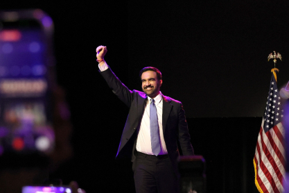 Ζοχράν Μαμντάνι: Ποιος είναι ο 34χρονος δημοκρατικός σοσιαλιστής που έγραψε ιστορία ως ο πρώτος μουσουλμάνος δήμαρχος της Νέας Υόρκης
