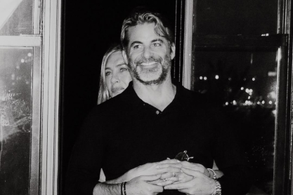 Η Τζένιφερ Άνιστον ανέλαβε χρέη κομμώτριας - Το viral βίντεο που φτιάχνει τα μαλλιά του συντρόφου της, Τζιμ Κέρτις