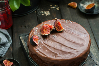 Τούρτα σοκολάτας με 2 μόνο υλικά – Πανεύκολη, γλυκιά και χωρίς ψήσιμο