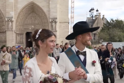 Παναγία των Παρισίων: Τελέστηκε ο πρώτος γάμος μετά από 30 χρόνια - Ήταν του ξυλουργού που βοήθησε στην αποκατάσταση από τη φωτιά του 2019