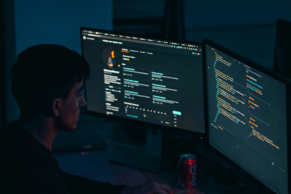 Το προφίλ του μέσου χρήστη του dark web: Απολυμένοι, έφηβοι και υψηλά καταρτισμένα άτομα, ηλικίας 24 ετών