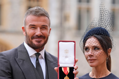 Ο Ντέιβιντ Μπέκαμ έλαβε τον τίτλο του ιππότη από τον βασιλιά Κάρολο - Στο πλευρό του η οικογένειά του