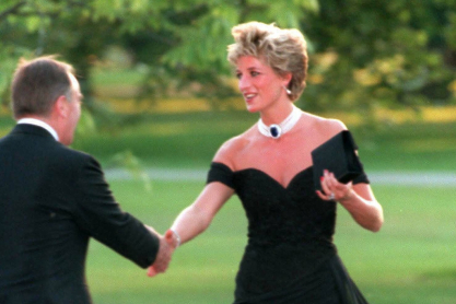 Η πριγκίπισσα Νταϊάνα "επέστρεψε" στο Παρίσι με το θρυλικό “revenge dress”