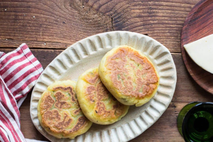 Αφράτα και γεμιστά pancakes πατάτας