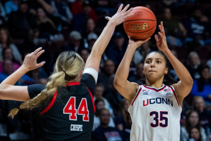 Μετά τα sex toys στο παρκέ, τώρα οι άντρες στοιχηματίζουν στην έμμηνο ρύση των αθλητριών στο μπάσκετ. Καμία ελπίδα