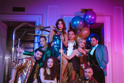 Είδαμε το “Hotel Amour” και θυμηθήκαμε τα μιούζικαλ του West End