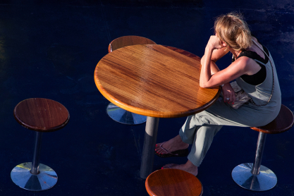 6 τρόποι για να βγεις από το καβούκι σου και να κοινωνικοποιηθείς, σύμφωνα με ειδικούς