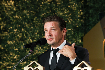 Νέες κατηγορίες κατά του Τζέρεμι Ρένερ: Η σκηνοθέτιδα Γι Ζου υποστηρίζει ότι δέχτηκε απειλές 