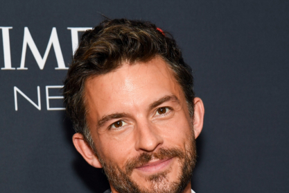 Τζόναθαν Μπέιλι: Ανακηρύχθηκε ο πιο σέξι άνδρας για το 2025 από το περιοδικό People