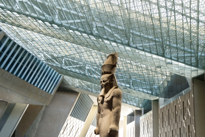 Μετά από 30 χρόνια και 2 δις δολάρια, το Μεγάλο Αιγυπτιακό Μουσείο ανοίξε τις πόρτες του - Και οι εικόνες μάς έπεισαν να κλείσουμε εισιτήρια