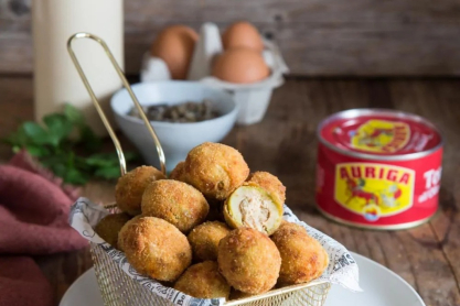 Πεντανόστιμες τηγανητές ελιές γεμιστές με τόνο 